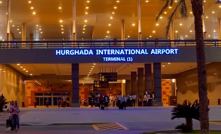 Privater Minibus vom Flughafen Hurghada